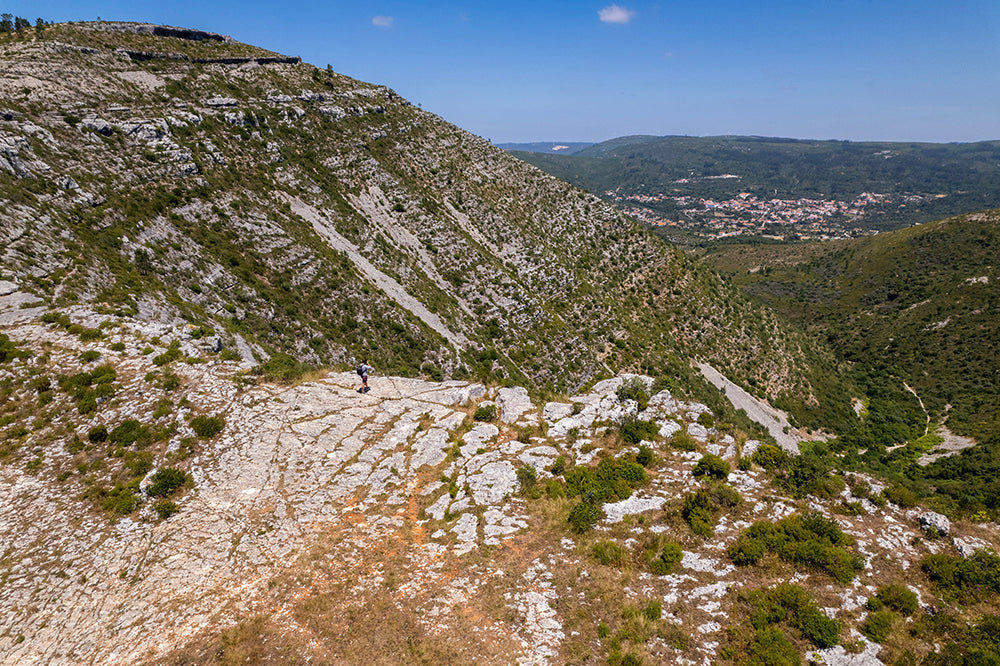 Caminhada na Serra dos Candeeiros + Visita ao Olival + Lagar de Azeite + Almoço Temático no Lagar (4 horas)